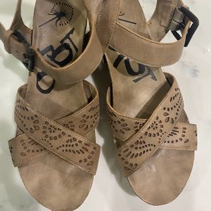 OTBT Gearheart wedge tan sandals leather size 8